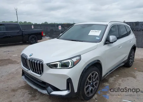 2024 BMW X1 xDrive28I z USA, uszkodzony, nr VIN WBX73EF04R5Y61971